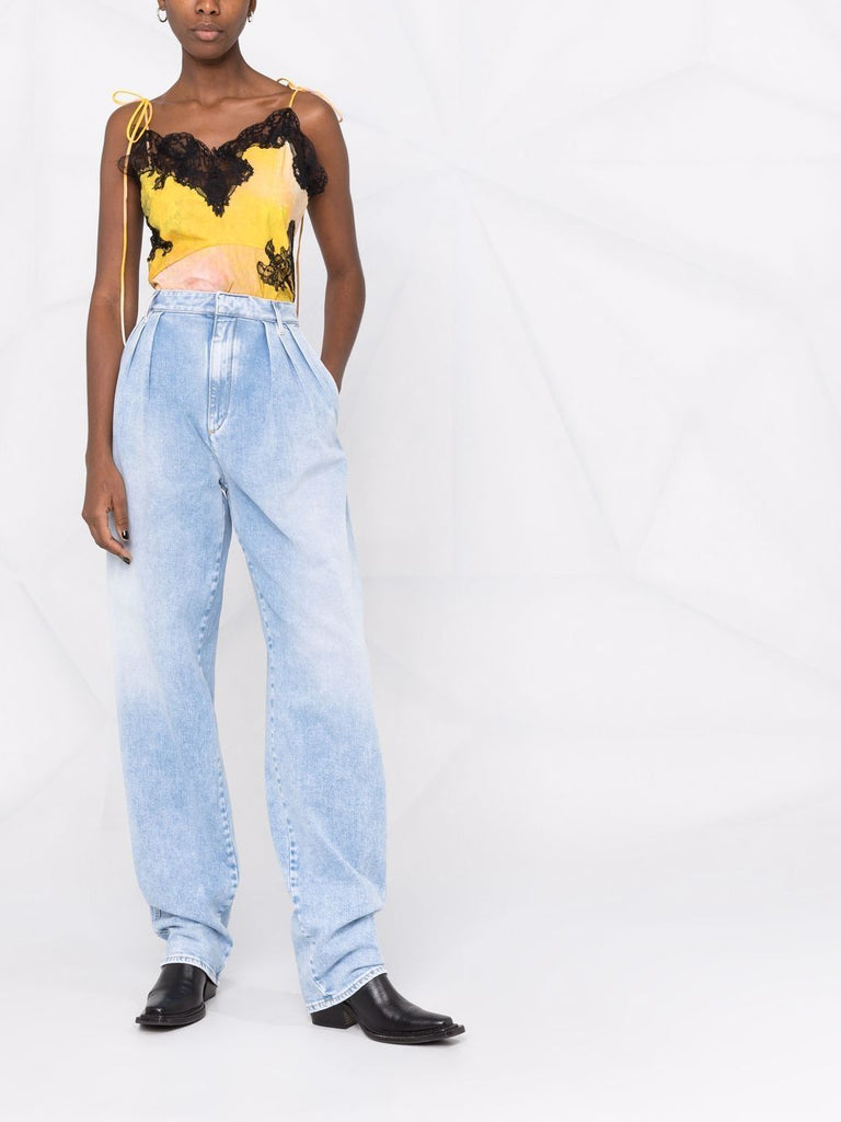 High-waisted boxy jeans