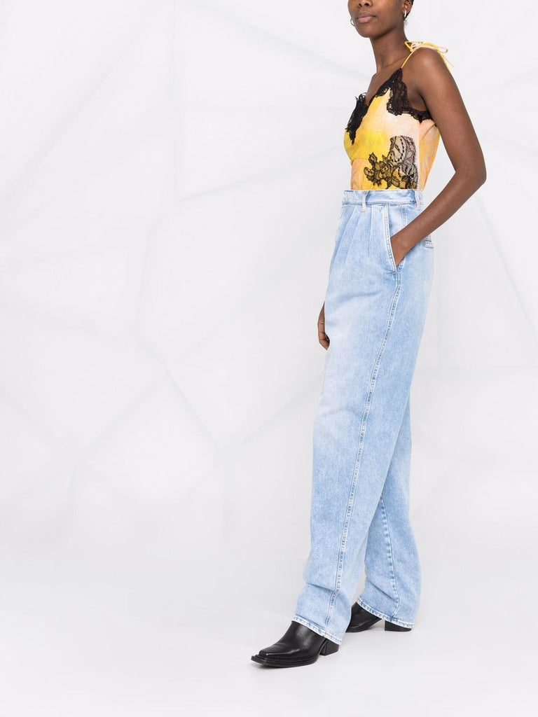 High-waisted boxy jeans
