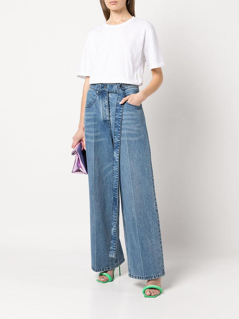 Balts kokvilnas T-krekls ar gumijotu logotipu