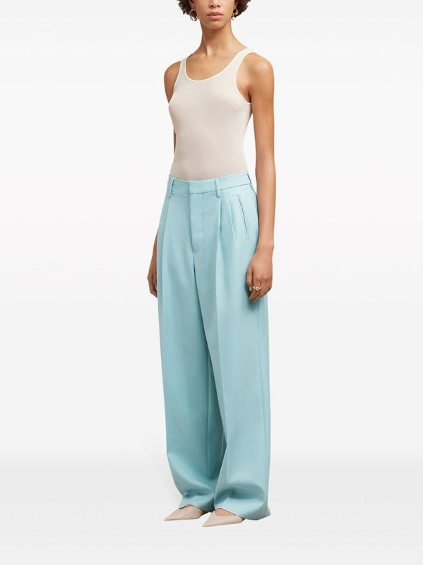 Ziloņkaula balts bezpiedurkņu tops ar liekšķere kakla izgriezumu