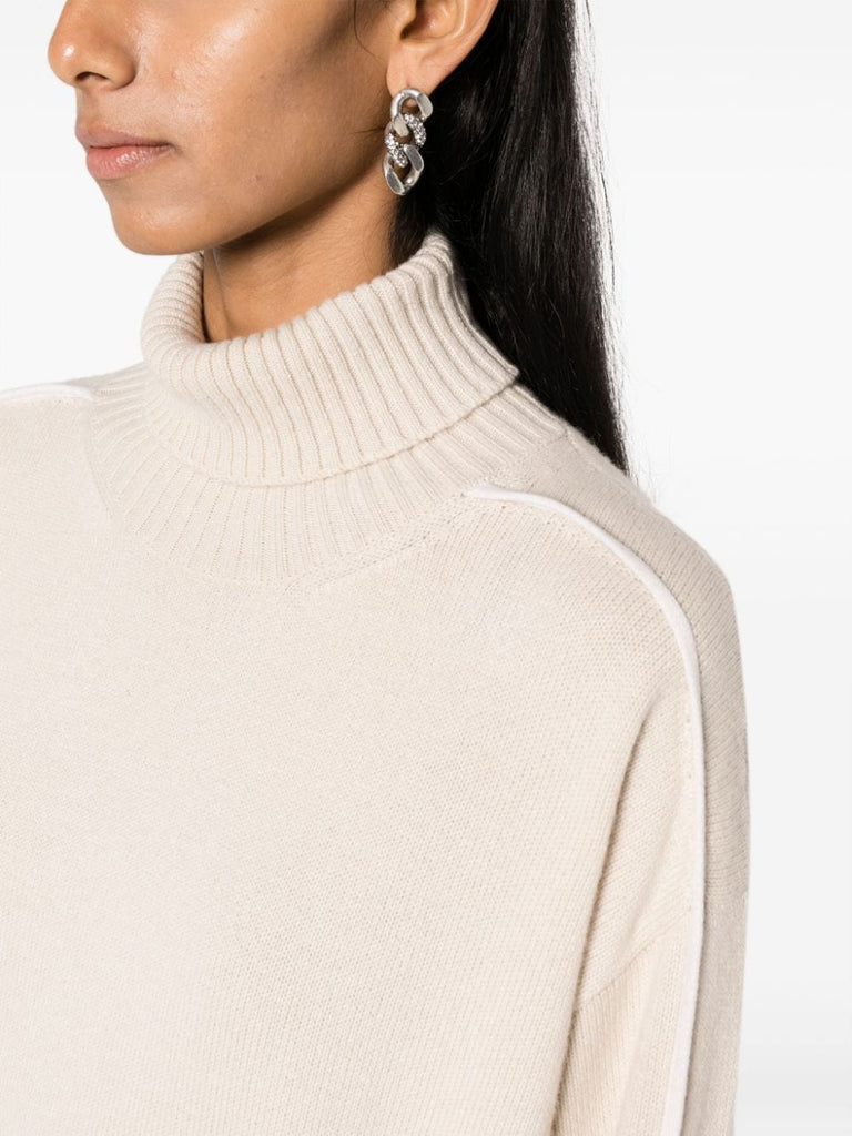 Rollkragenpullover mit Paspelierung