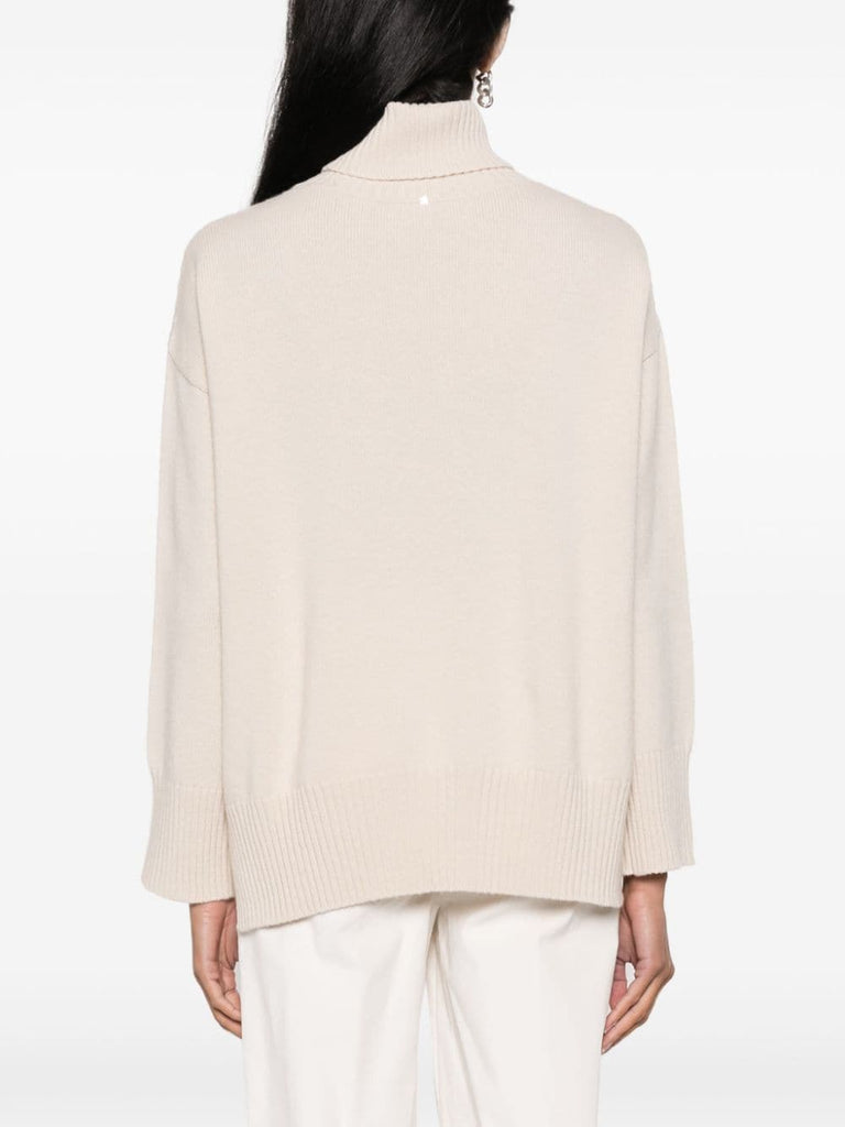 Rollkragenpullover mit Paspelierung
