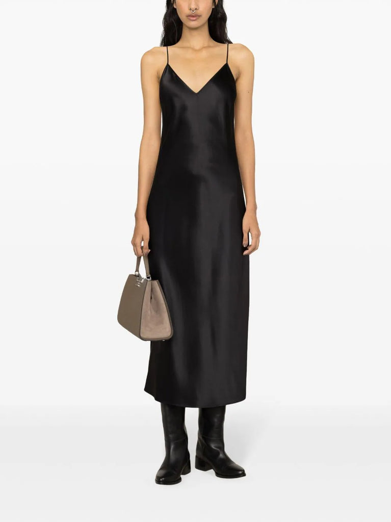 Ausgestelltes Kleid „Clea“ aus Seidensatin