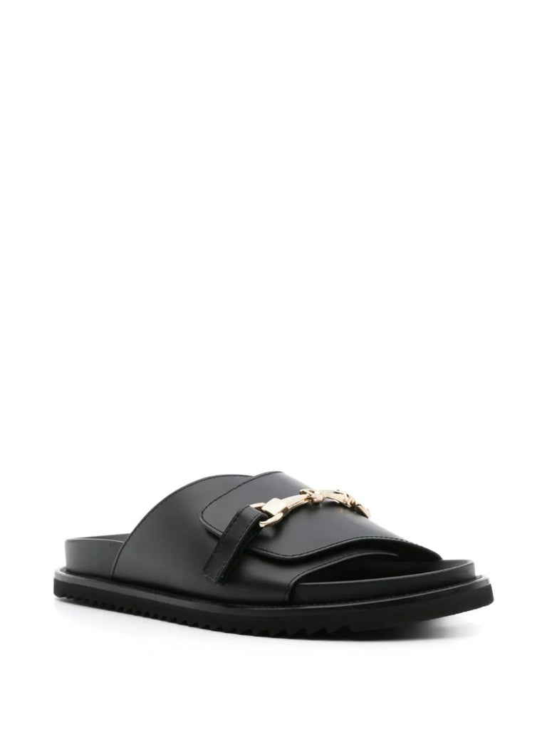 Ledersandalen mit Logoschnalle