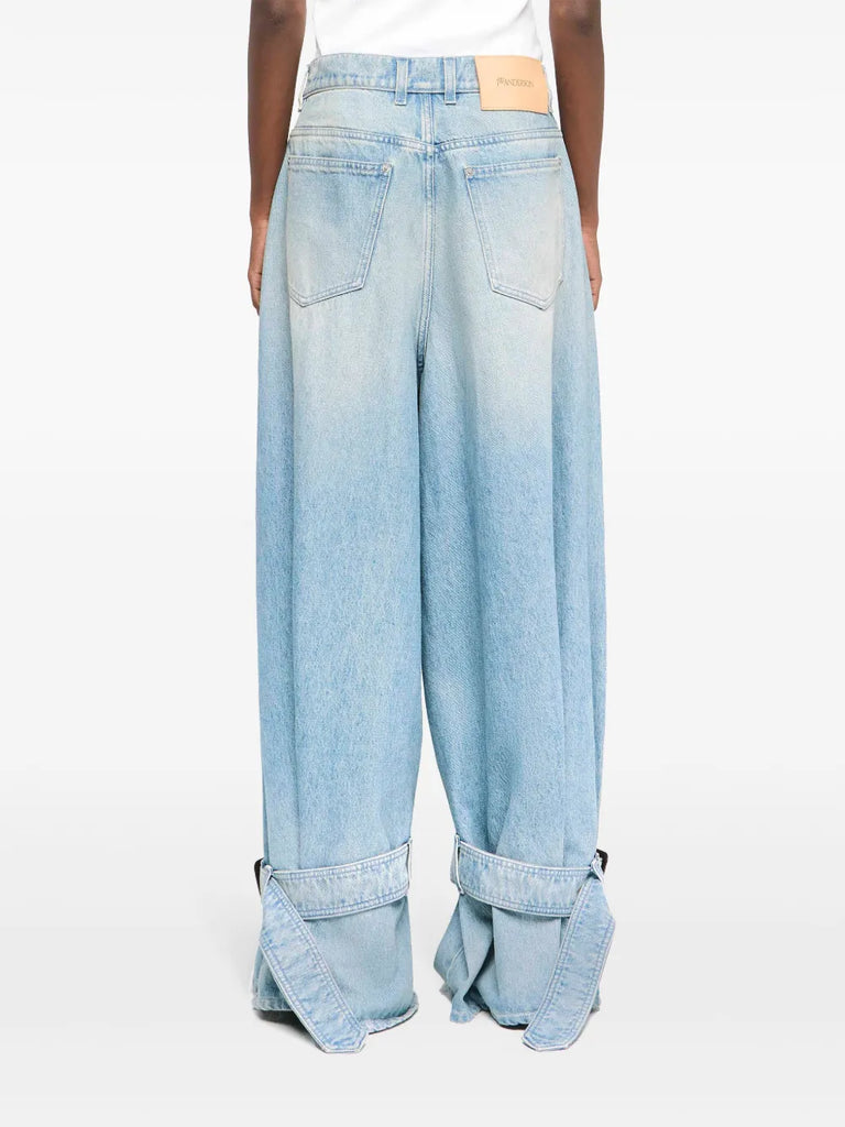 Jeans mit Schnalle