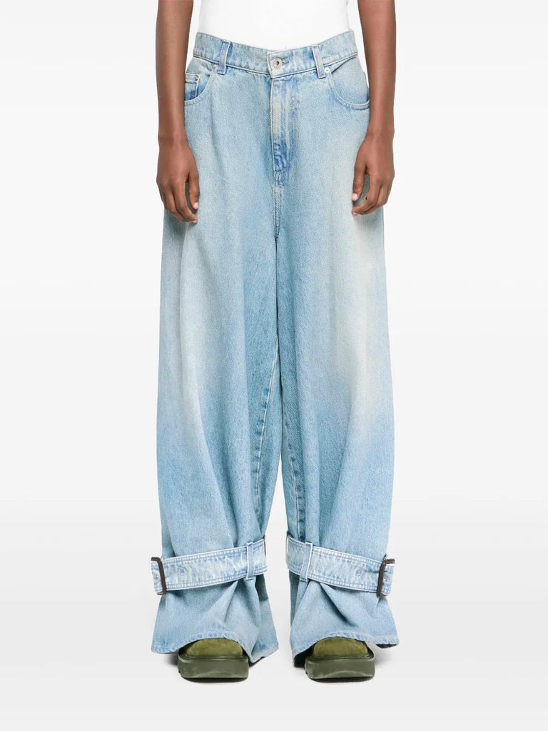 Jeans mit Schnalle