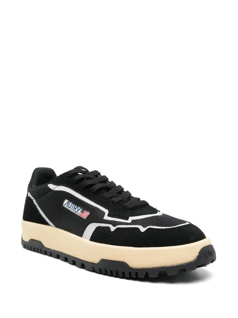 Wild Pace Sneaker