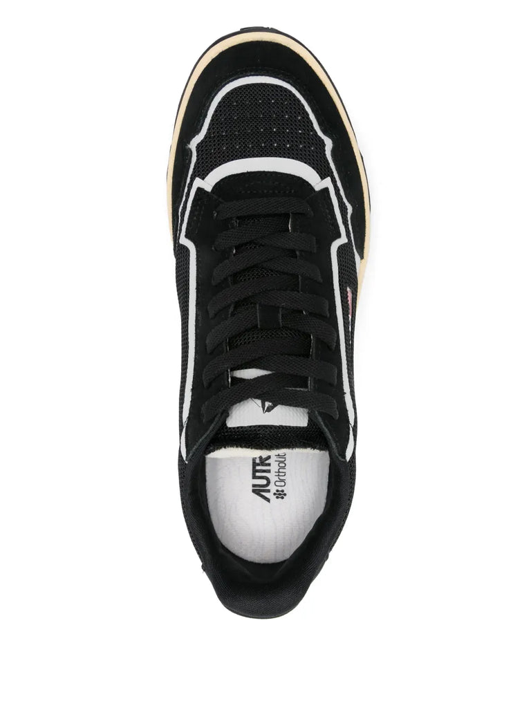 Wild Pace Sneaker
