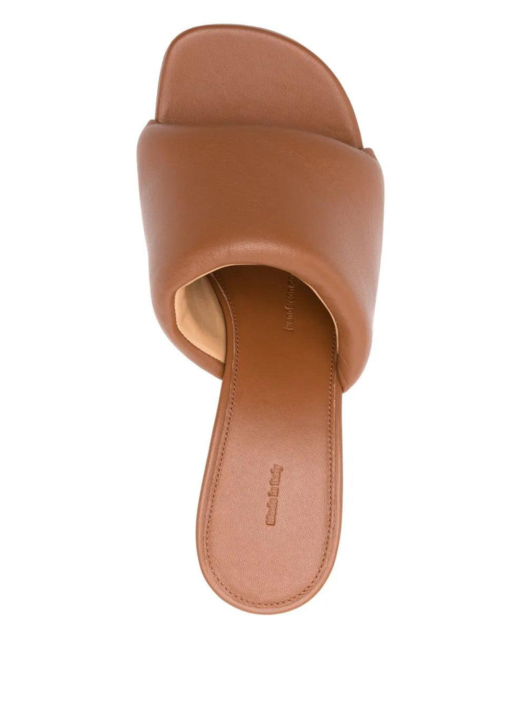 80 mm hohe Mules aus Leder mit Kettenabsatz