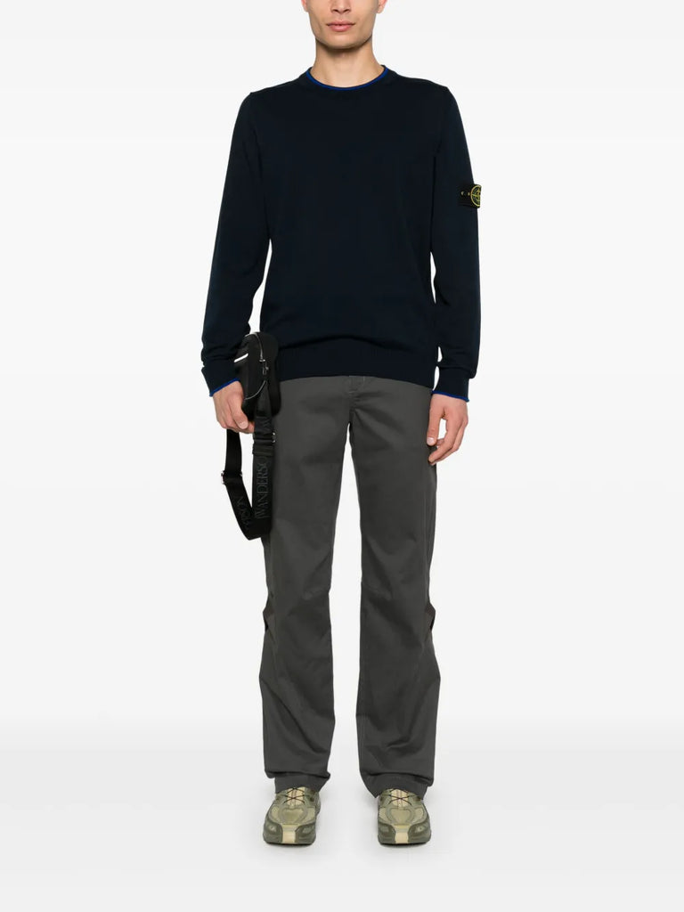 Pullover mit Kompass-Aufnäher