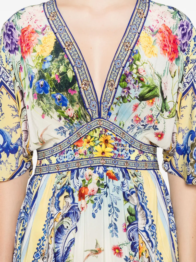 Maxikleid aus Seide mit taillierter Taille