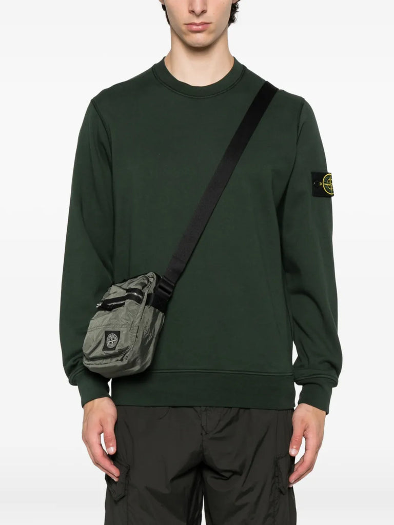 zip-fastening messenger bag