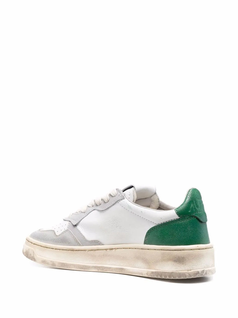 Medalist low-top sneakers