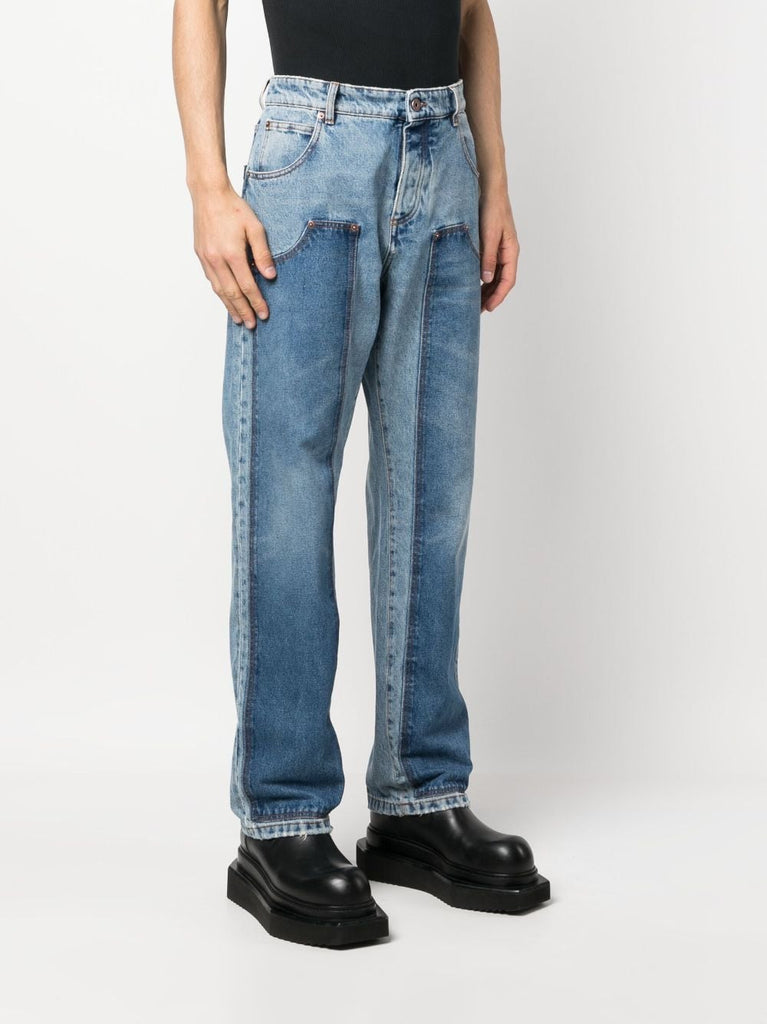 Gerade geschnittene Jeans aus Hybrid-Denim mit Einsätzen 