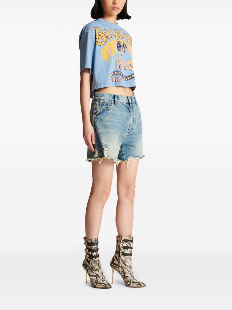 mittelhohe, ausgefranste Jeansshorts