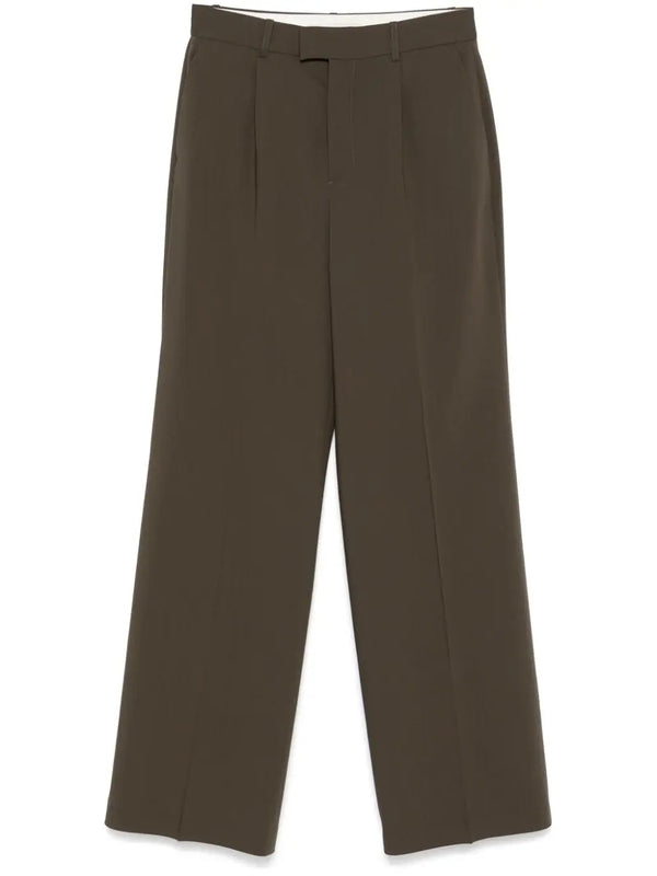 single-pleated trousers