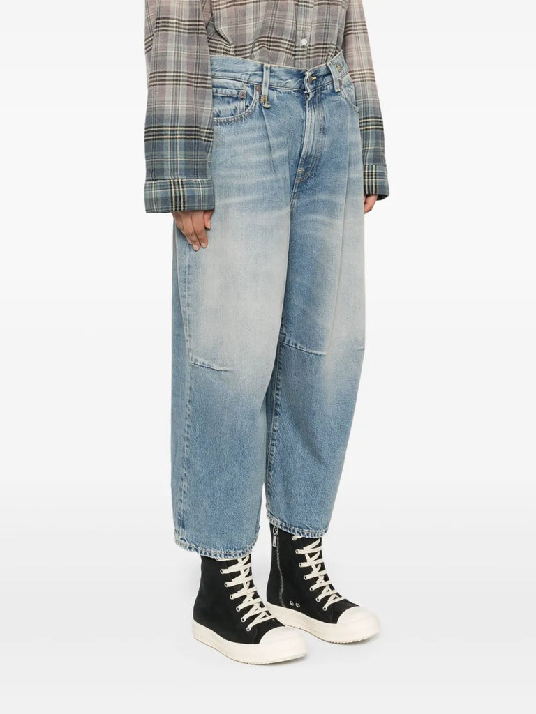wide-leg cropped jeans