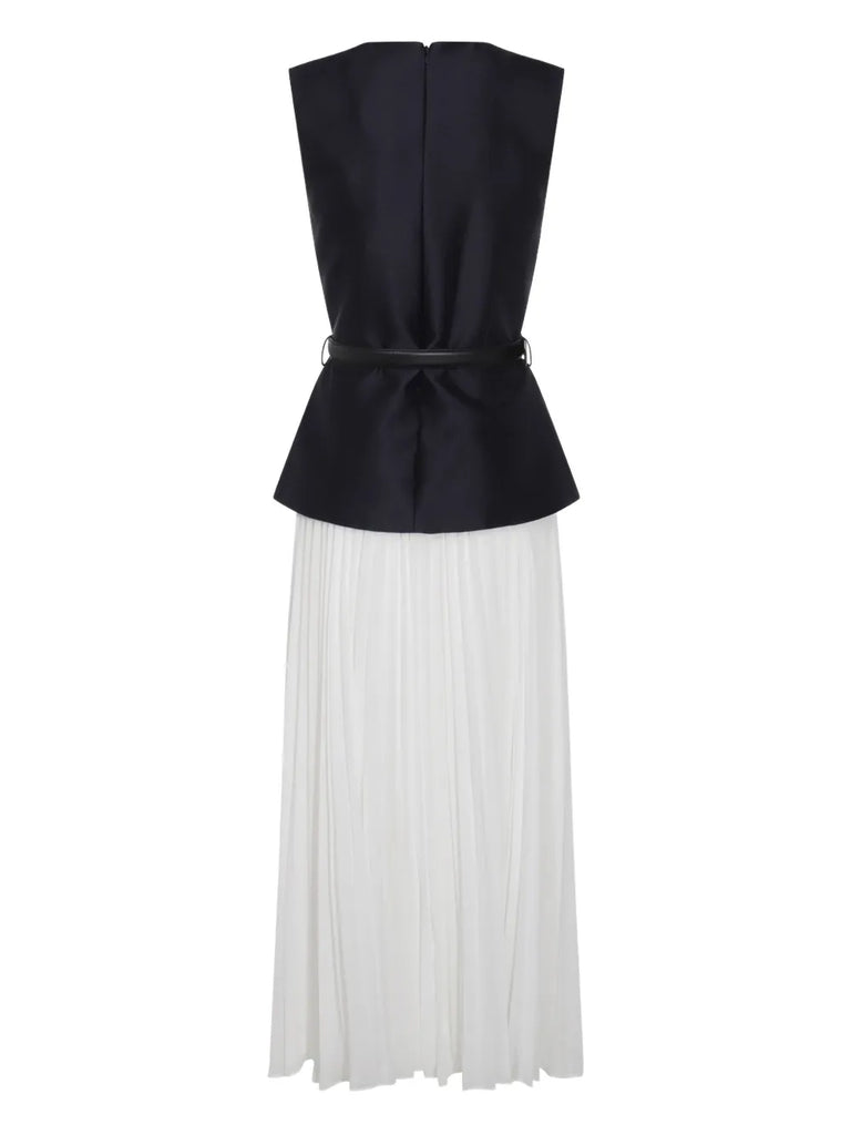 sleeveless dress