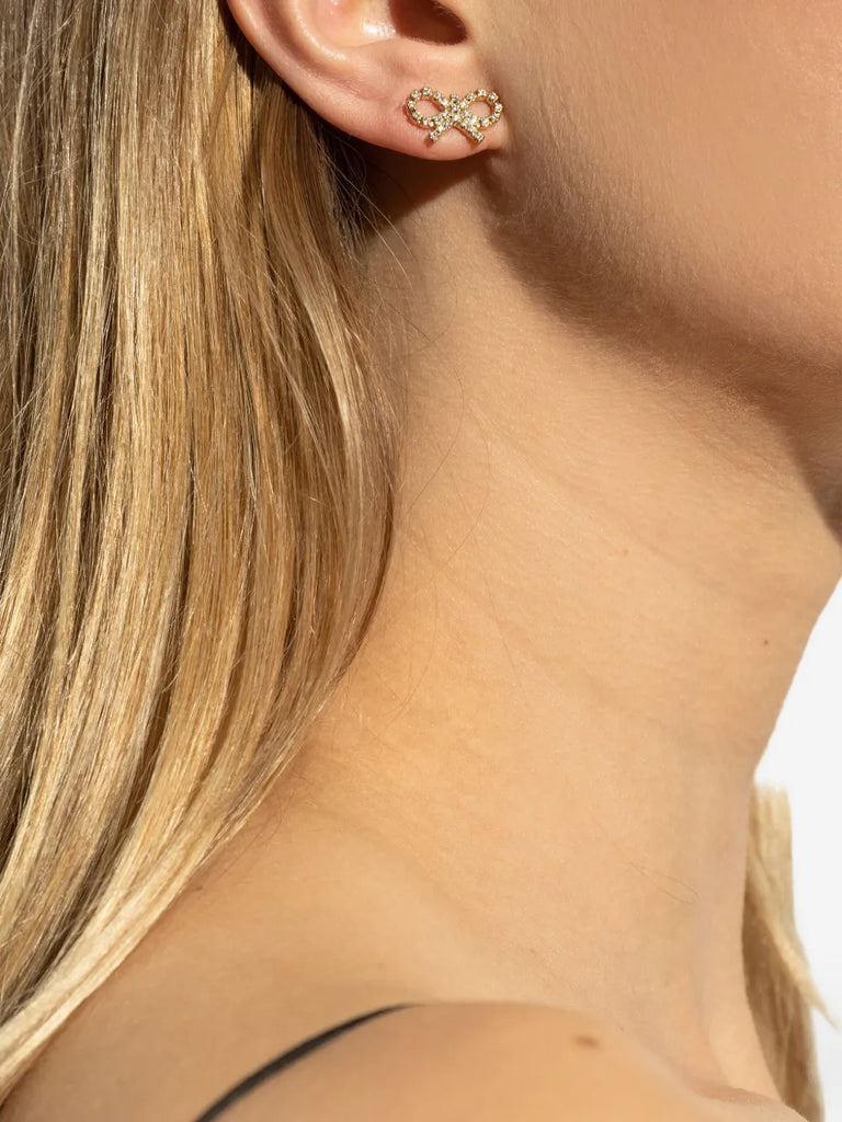 micro bow-shaped earrings