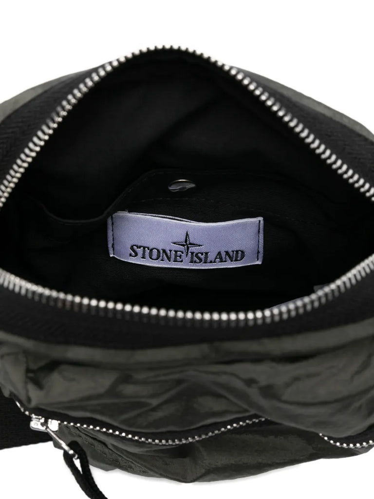 zip-fastening messenger bag