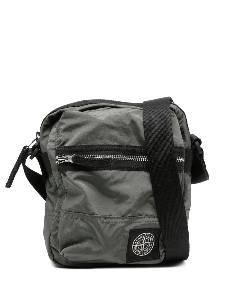 zip-fastening messenger bag