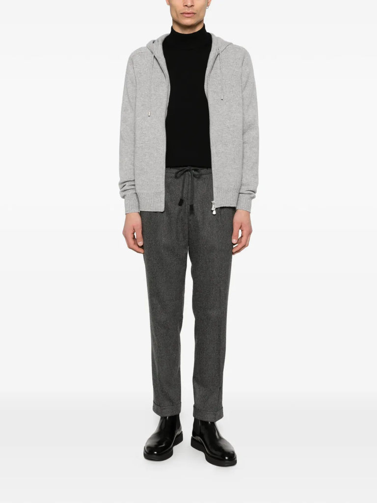 long-slevee turtle-neck sweater